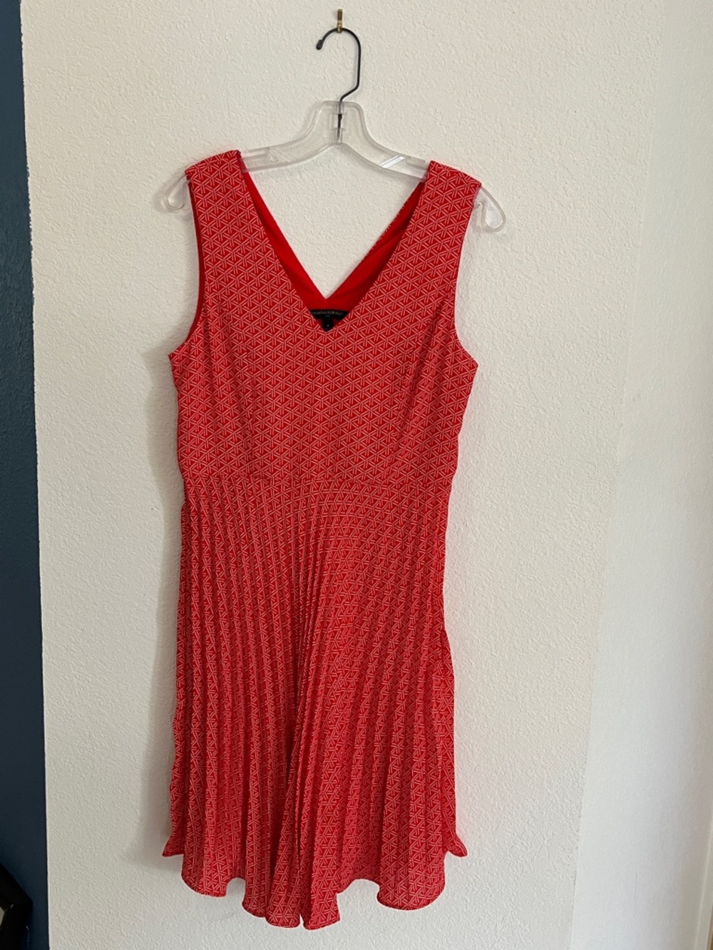 Sleeveless Red V-Neck Pleated Women’s Dress